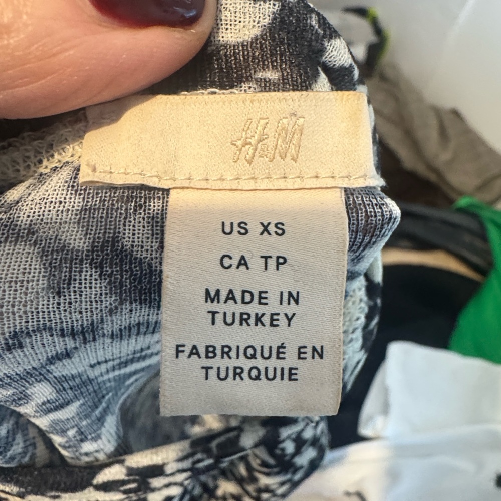 H&M mesh top - Picture 5 of 11